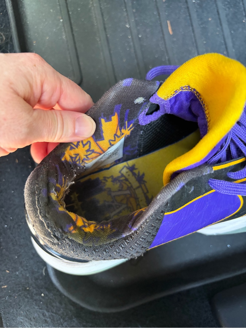 Nike Kobe 5 Proto Championship Sneakers - Picture 8 of 9